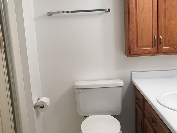 Master Bath w walk-in shower