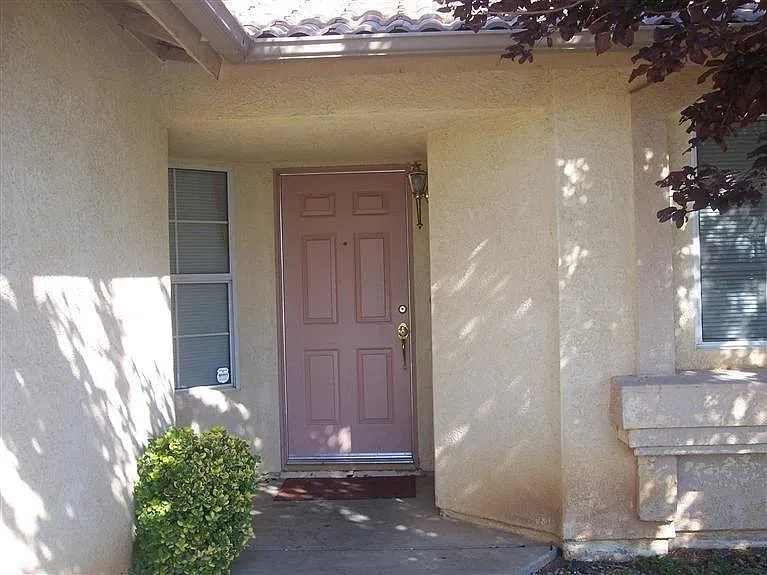3 bed, 1553 sqft, $2,300 — Photo 2