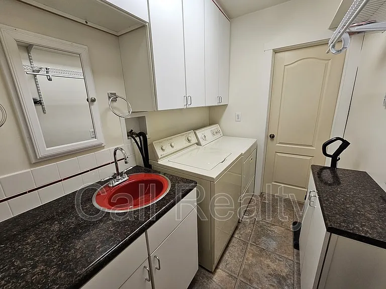 10401 E Valleyway Ave — Photo 10