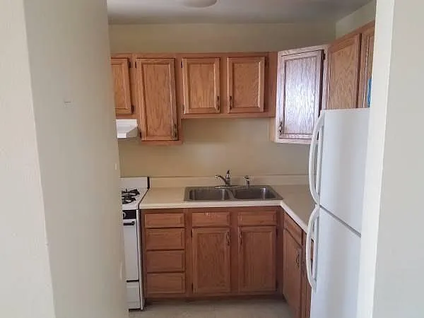 Studio, 500 sqft, $1,200 — Photo 3