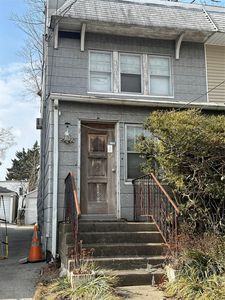 4322 249th Street, Little Neck, NY, 11363