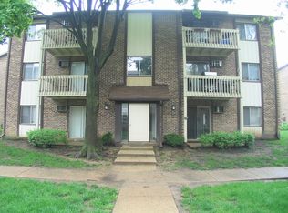 2272 Nichols Rd APT B, Arlington Heights, IL 60004