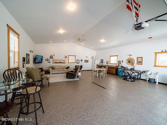 3rd image of 107 Shorewood Dr