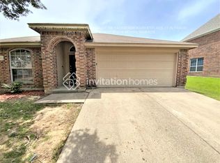 913 Sycamore St, Burleson, TX 76028