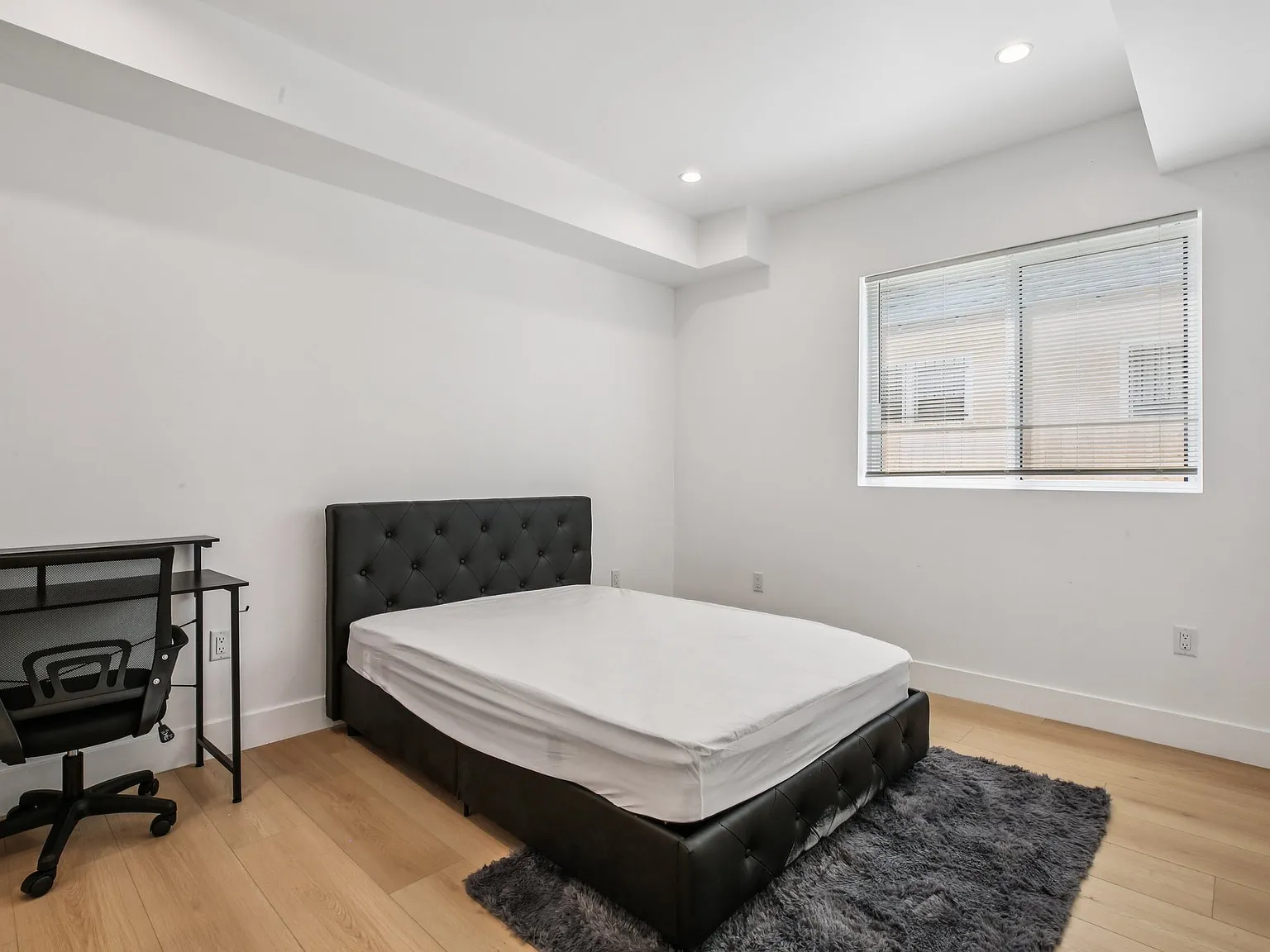 10 bed, 250 sqft, $1,500 — Photo 1