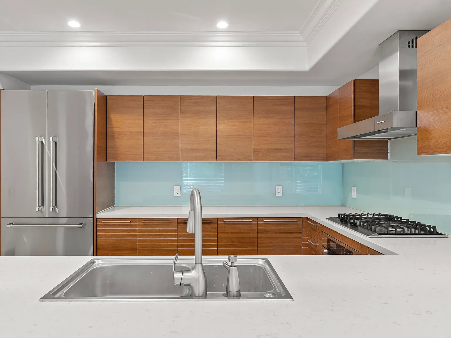 3 bed, 1320 sqft, $5,850 — Photo 4