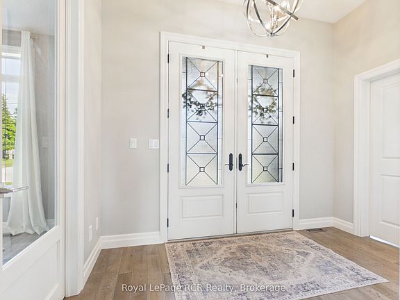 4th image of 906 Parkplace Pl