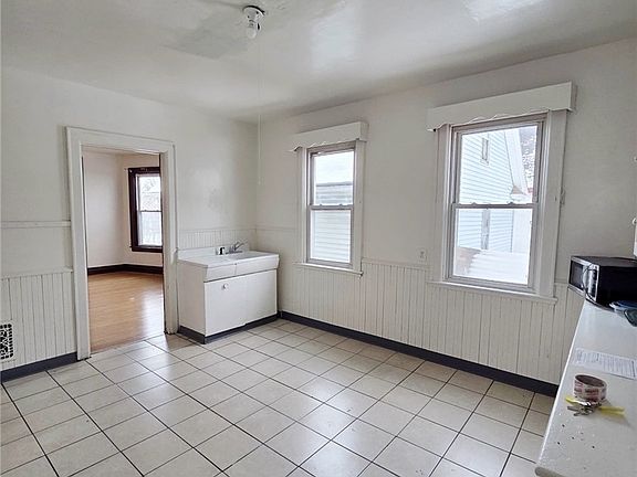 5th image of 171 Landon St