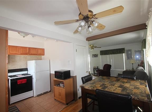 3rd image of 228 Baumann Ave