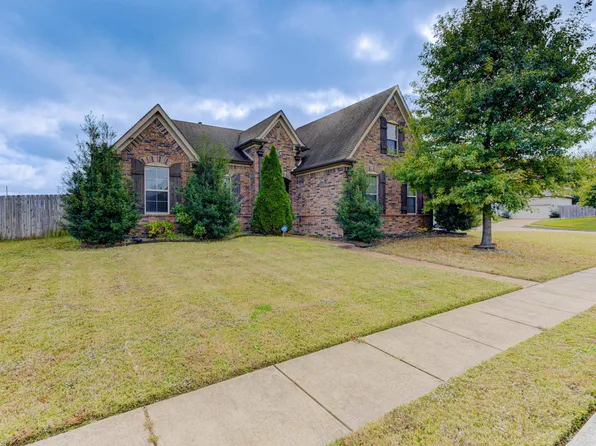 2198 Southern Woods Dr, Cordova, TN 38016