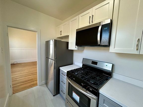 5th image of 2015 Sacramento St APT 303