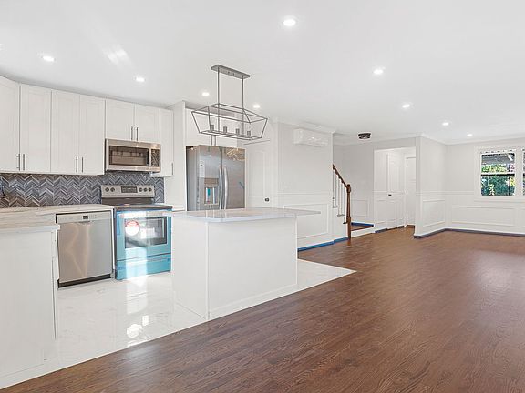 4th image of 3567 Laconia Ave #W3