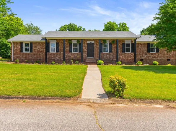 105 Carriage Ln, Simpsonville, SC 29681