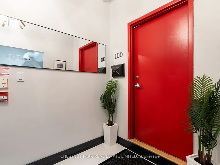 1135 Dundas St E #1 — Photo 3