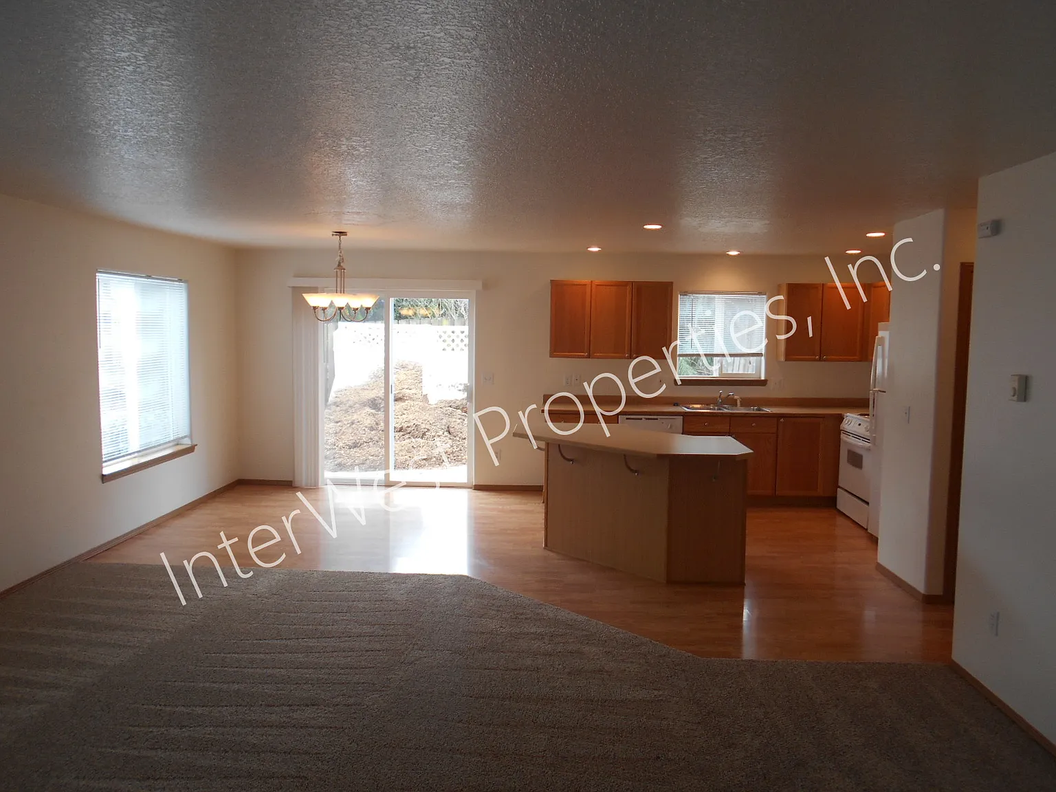 3 bed, 2.5 bath, 1820 sqft, $2,595 — Photo 4
