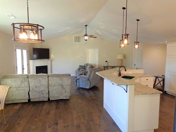 5th image of 213 Florence Cir
