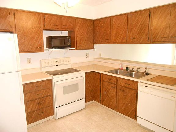 3rd image of 1776 Lake Meadow Dr #1776H