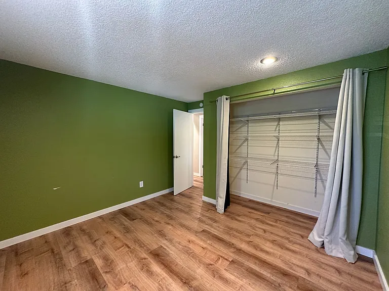1479 Greenville Dr — Photo 28
