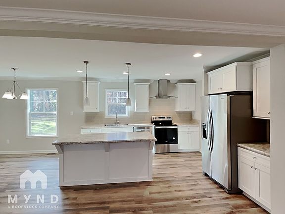 3rd image of 612 Sumac Ln