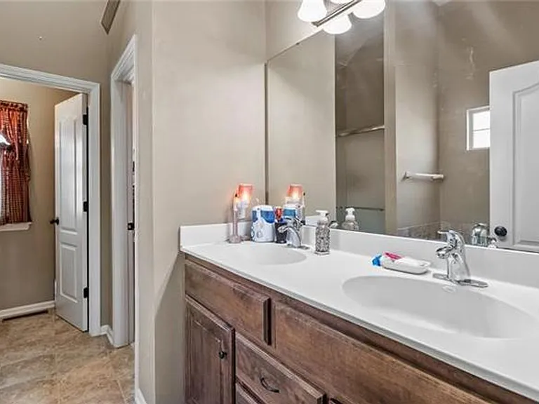 8808 NE 116th Pl — Photo 9