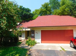 2091 Oakridge St, Saint Paul, MN 55119