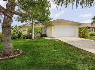 2701 Lakeview Dr, Naples, FL 34112