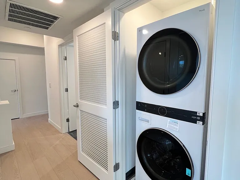 141 Christopher Columbus Dr #2 — Photo 6