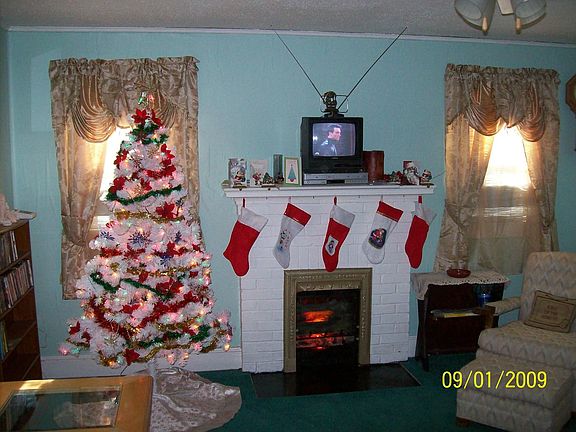 LR FIREPLACE