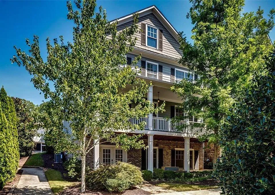 202 Golden Banner Ave