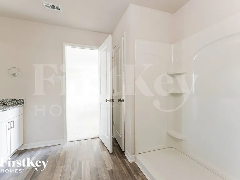2104 Cedar Bend Dr — Photo 13