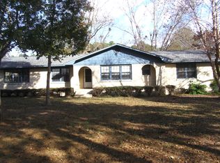 102 Edinburg Dr, Fitzgerald, GA 31750