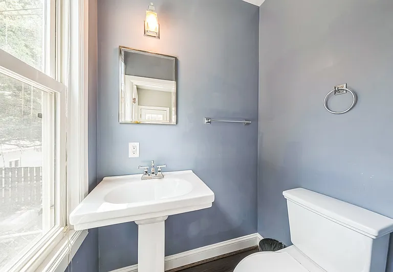 723 K St NE — Photo 9