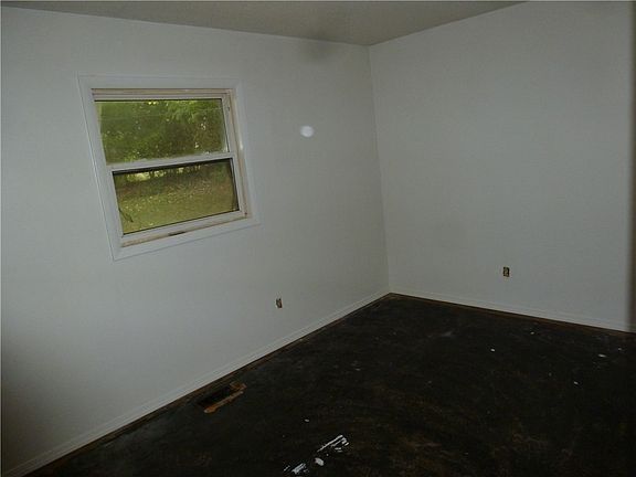 4th image of 905 Hillside Dr