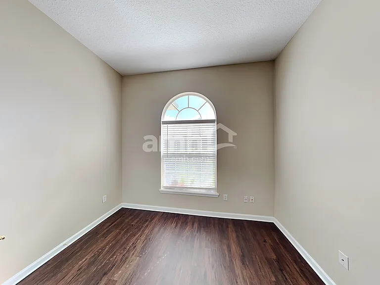 1621 Merroway Ln — Photo 8