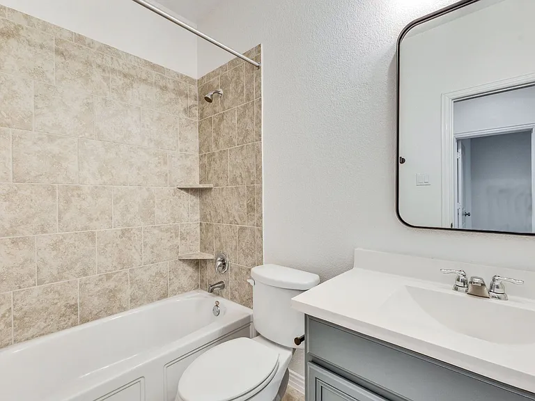120 Lily Turf Cv — Photo 22