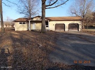 14058 N Link Ln, Mount Vernon, IL 62864