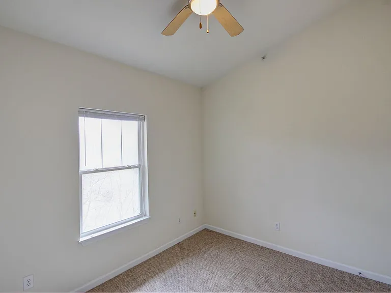 Scholar's Quad Collegiate Apartments — Photo 32