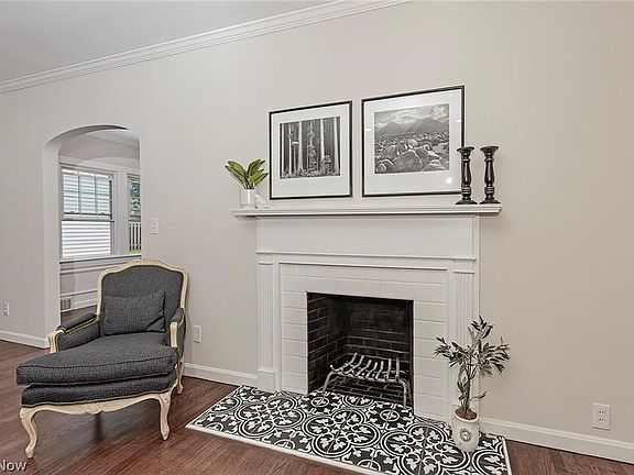 3rd image of 3695 Strandhill Rd