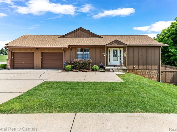 12020 Lexington Dr #4, South Lyon, MI 48178