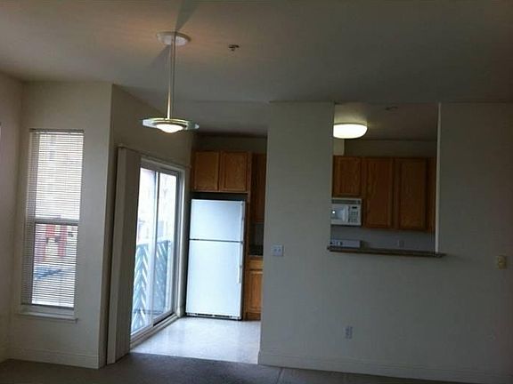 5th image of 118 Wood St APT 202