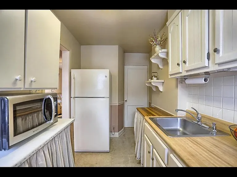 563 E Frederick St — Photo 7