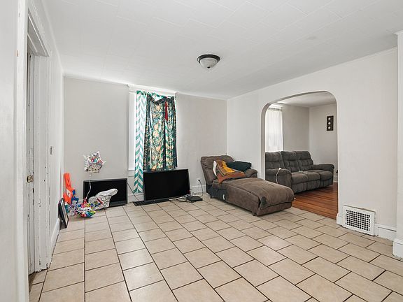 4th image of 360 S Washington Ave