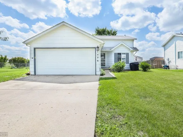 1426 11th St W, West Fargo, ND 58078