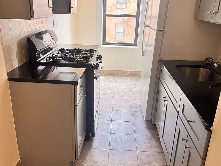 14444 Sanford Ave #4G — Photo 9