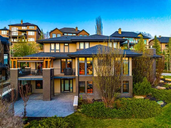 16 Spring Valley Way SW, Calgary, AB T3H 5M1