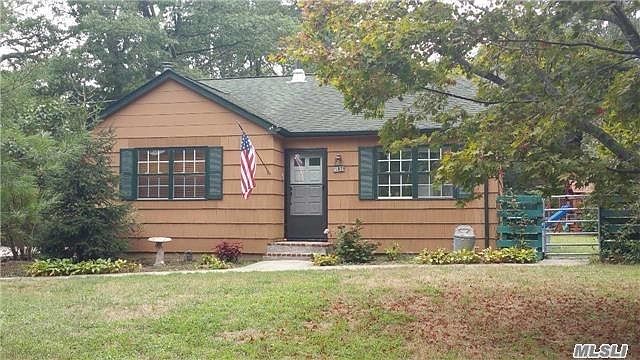 1st image of 182 Bellport Ave