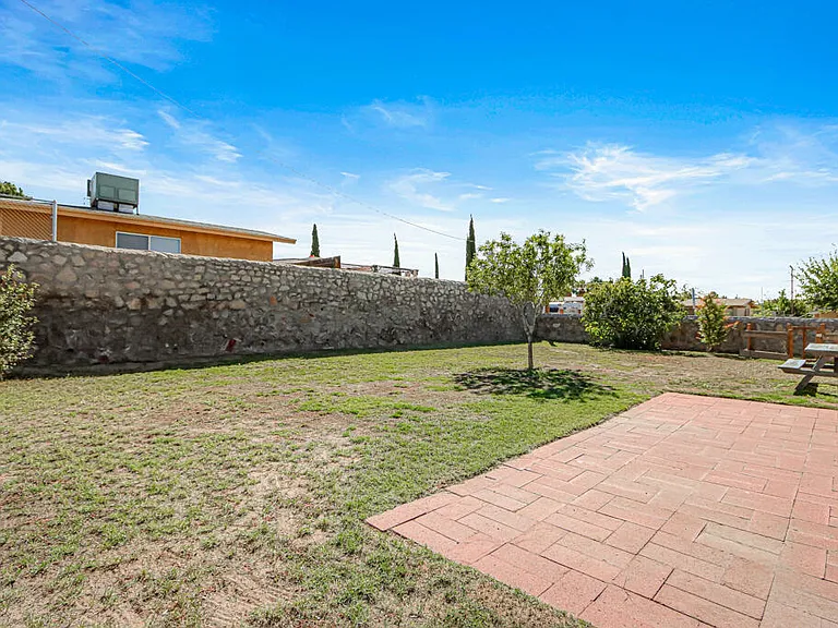 1600 Sumac Dr — Photo 34