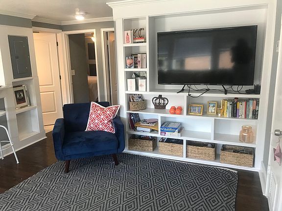 2nd image of 1100 W 45th St #4