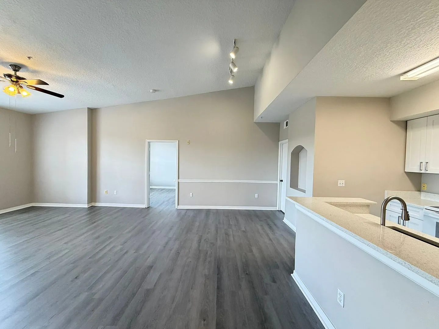 Awesome apartment in the heart of Metrowest! — Photo 3