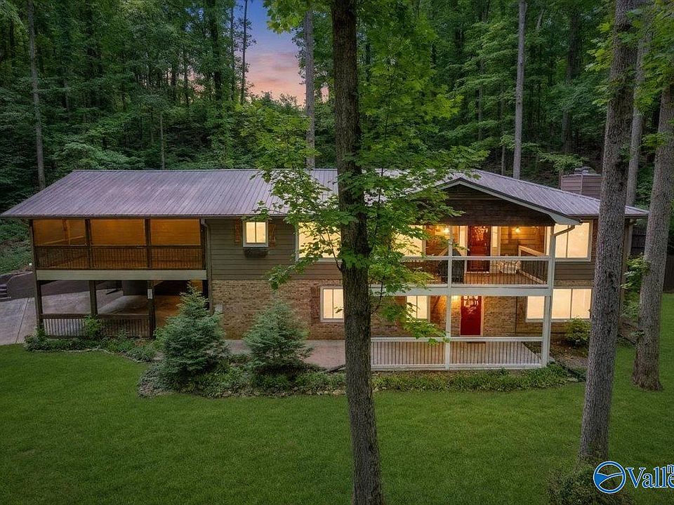 1st image of 124 Catherine Dr SE